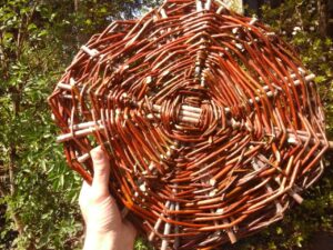 Basket weaving course: willow round-shaped bottom - Stage de vannerie : fond plat rond sur croisée en osier